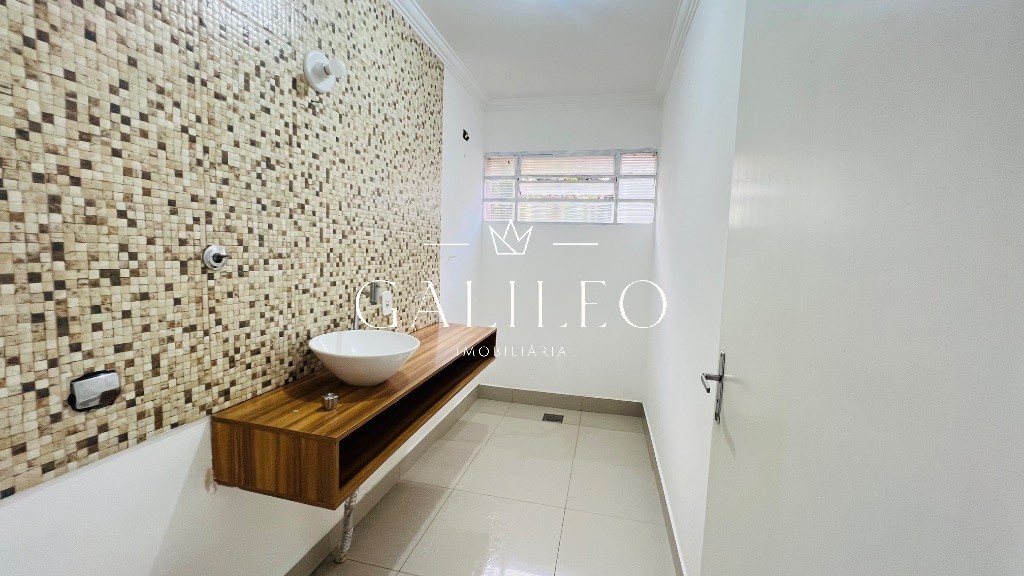 Comercial em VILA RAFAEL DE OLIVEIRA, JUNDIAÍ - Casa Comercial de Alto Padrão em Jundiaí-SP - Vila Rafael de Oliveira: 4 Quartos, 1 Suíte, 3 Salas, 3 Banheiros, 3 Vagas de Garagem - 230m². Venha conhecer! - Foto 18