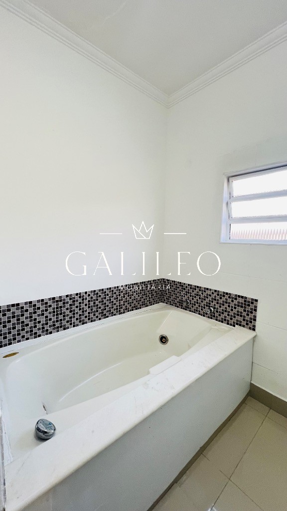 Comercial em VILA RAFAEL DE OLIVEIRA, JUNDIAÍ - Casa Comercial de Alto Padrão em Jundiaí-SP - Vila Rafael de Oliveira: 4 Quartos, 1 Suíte, 3 Salas, 3 Banheiros, 3 Vagas de Garagem - 230m². Venha conhecer! - Foto 17