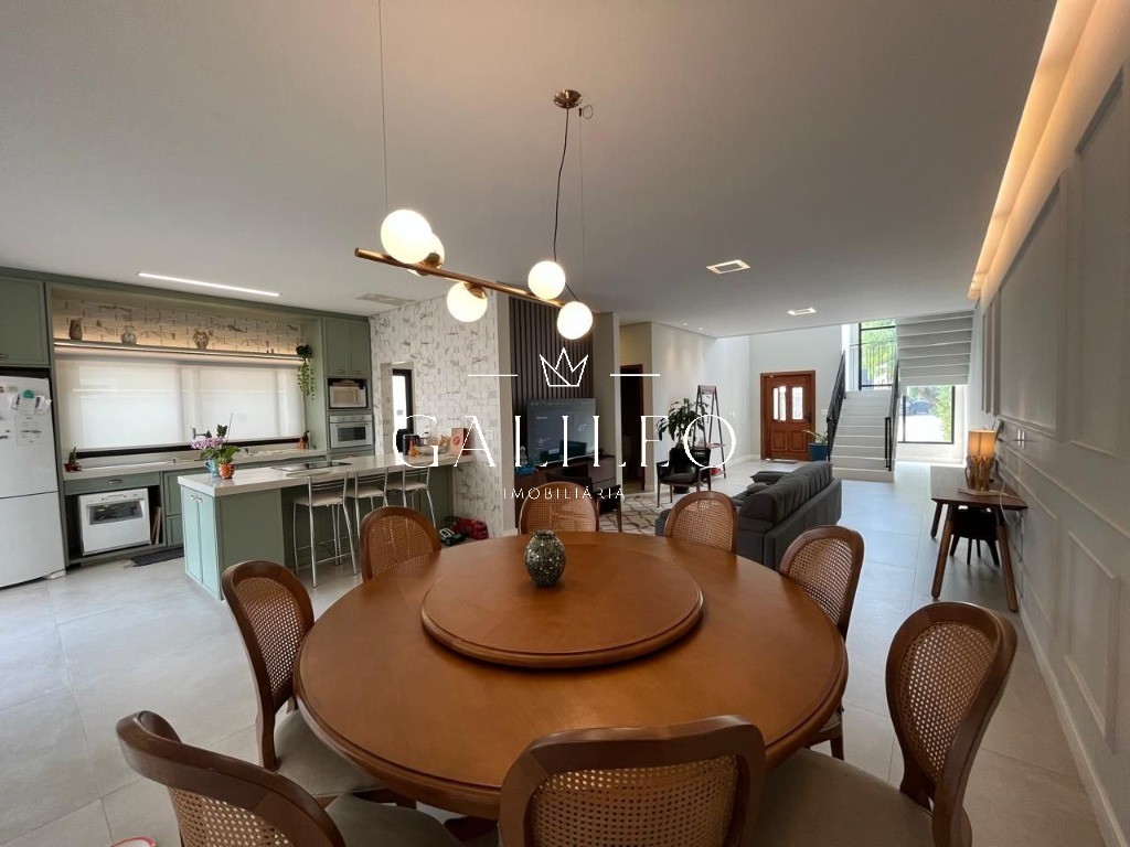 Condominio em PARQUE RESIDENCIAL ELOY CHAVES, JUNDIAÍ - Casa em Condomínio de Alto Padrão em Jundiaí-SP - Parque Residencial Eloy Chaves: 3 quartos, 1 suíte, 3 salas, 3 banheiros, 4 vagas de garagem, 258m² de área. Venha conhecer!