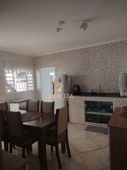 Casa, 3 quartos, 186 m² - Foto 2