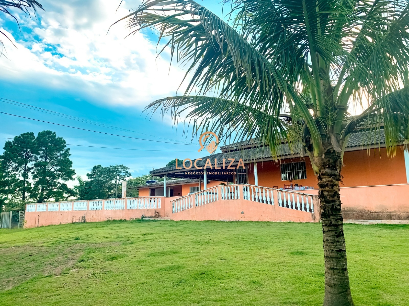 Chácara à venda com 3 quartos, 200m² - Foto 1