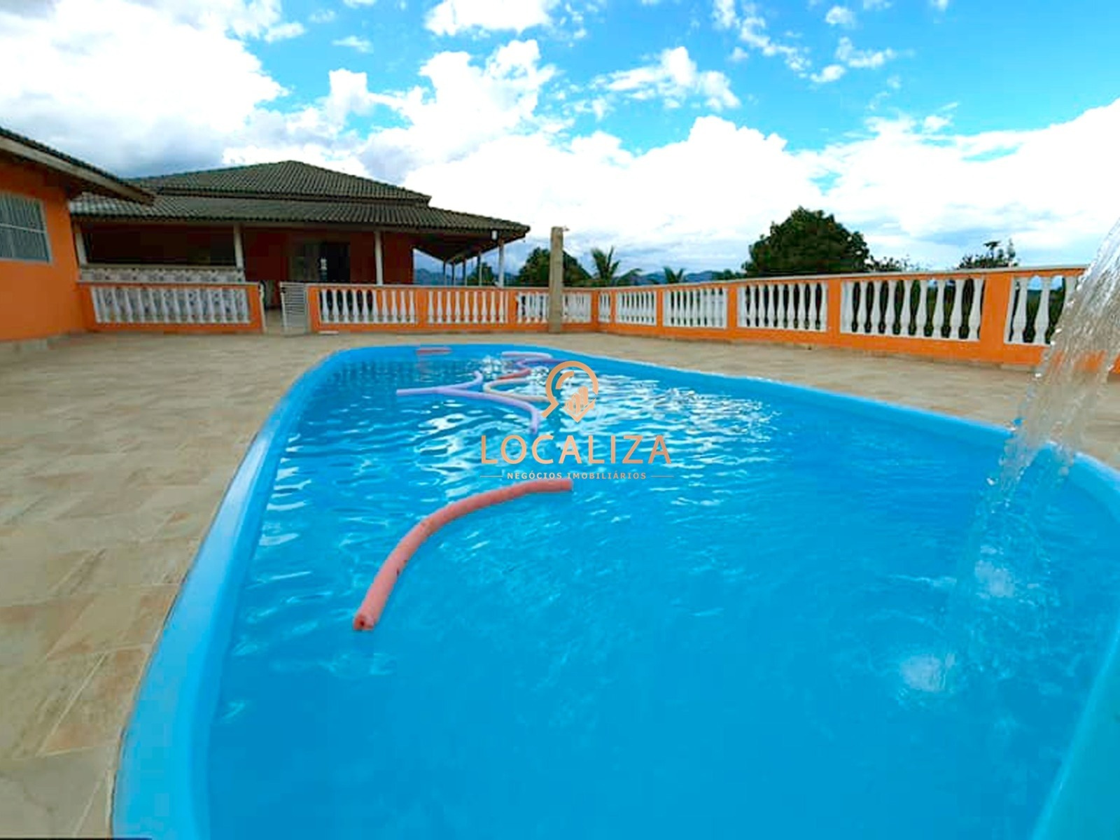 Chácara à venda com 3 quartos, 200m² - Foto 2