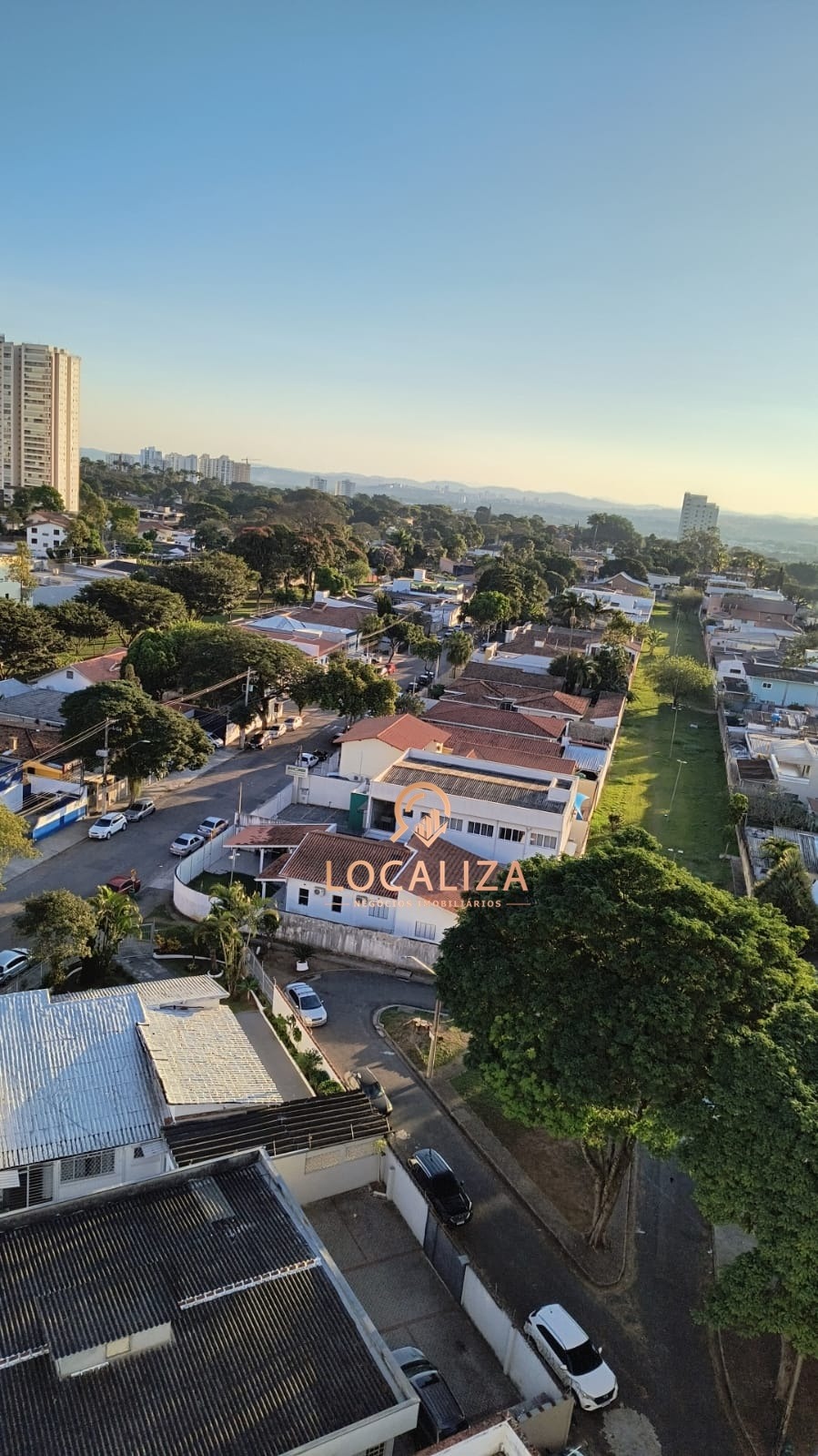 Apartamento à venda com 3 quartos, 107m² - Foto 2