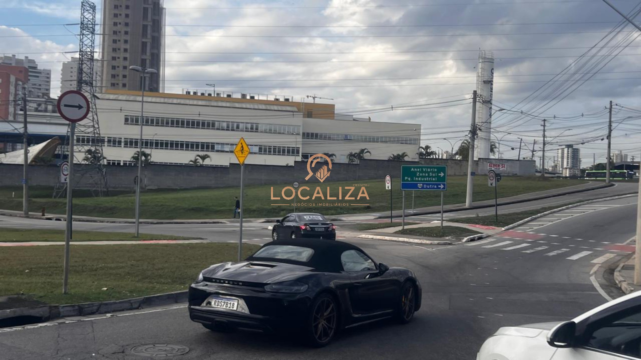 Loteamento e Condomínio, 1799 m² - Foto 1