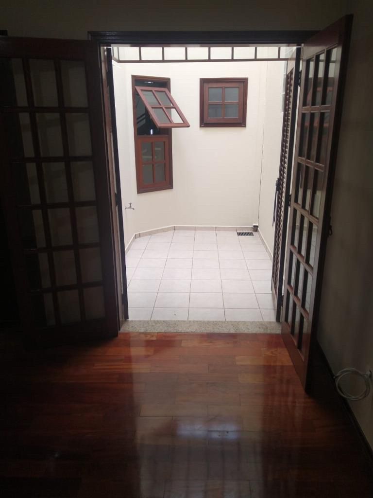 CASA À VENDA EM ITU NO BAIRRO VILA NOVA, RESIDENCIAL OU COMERCIAL. ESTA ALUGADA, ÓTIMO PARA PARA QUEM QUER FAZER RENDA DE ALUGUEL.