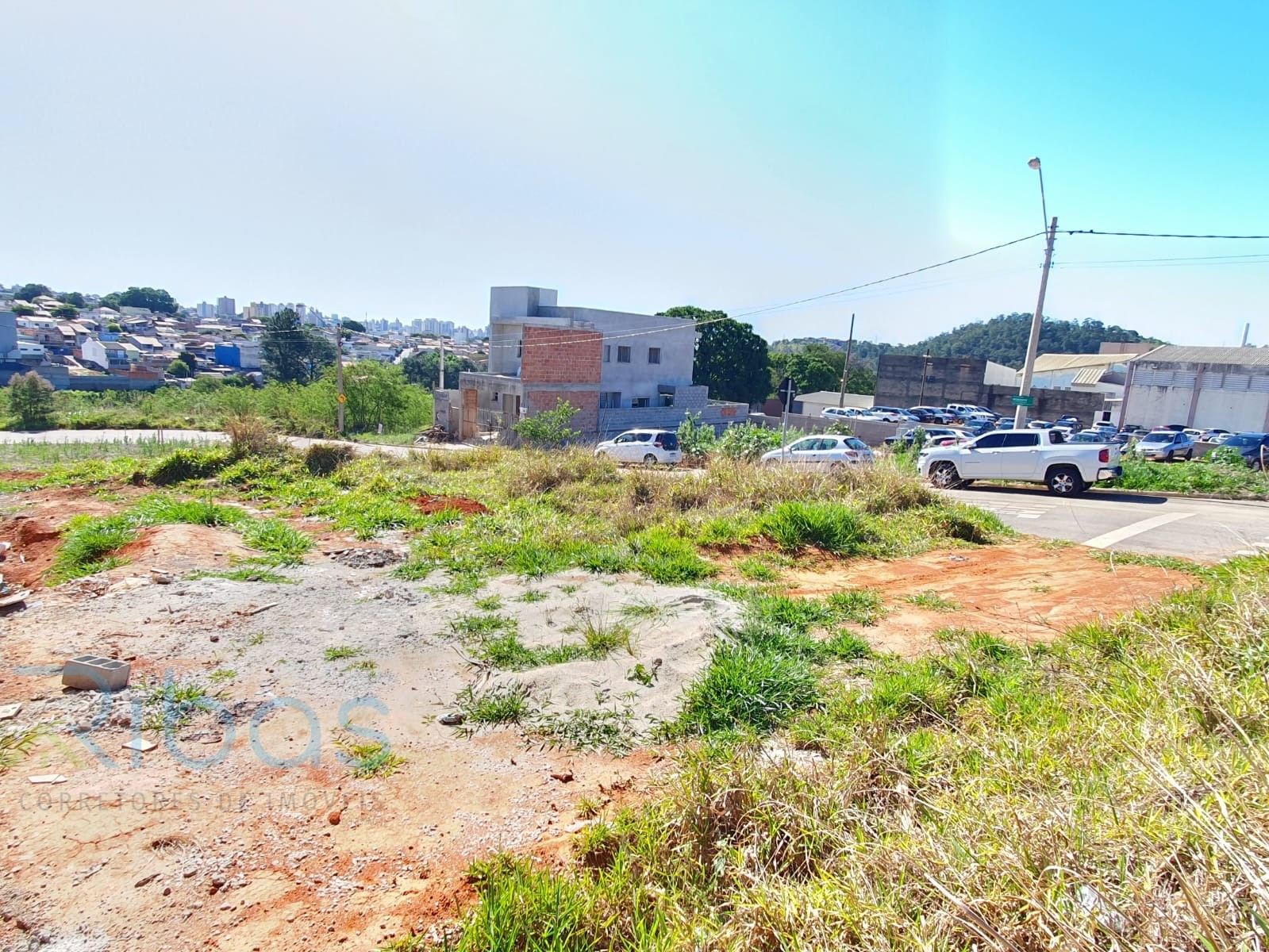 Oportunidade Única! Lote Comercial de Esquina com Linda Vista