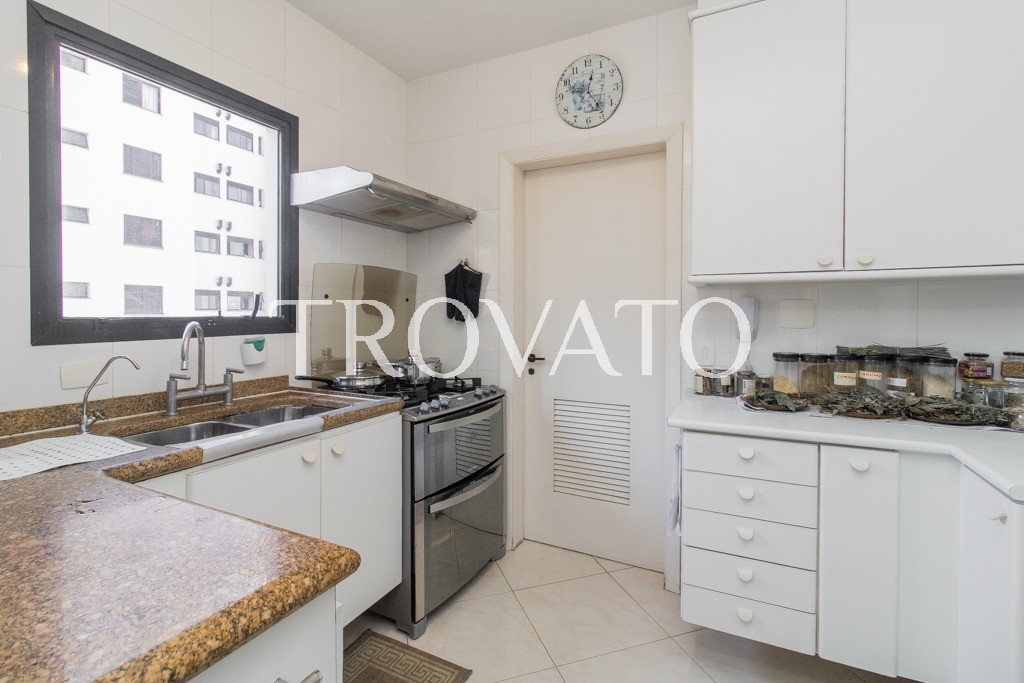 Apartamento à venda , Vila Mariana, 4 quartos, 2 suites, 2 vagas, depósito, 176m2, piscina, academia, ao lado do parque Ibirapuera