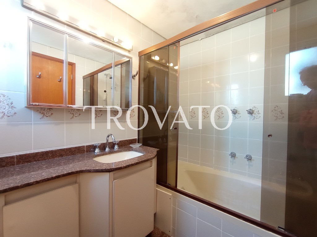 Apartamento à venda, 190m2, Perdizes, 4 quartos sendo 3 suítes, 2 varandas, hidro, 3 vagas