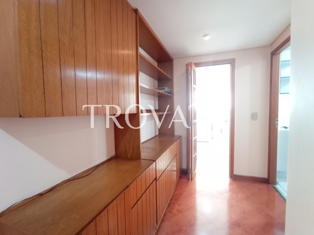 Apartamento à venda, 190m2, Perdizes, 4 quartos sendo 3 suítes, 2 varandas, hidro, 3 vagas