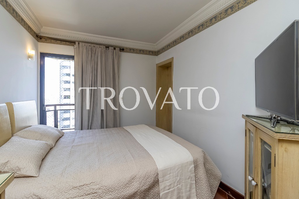 Apartamento à venda , Vila Mariana, 4 quartos, 2 suites, 2 vagas, depósito, 176m2, piscina, academia, squash, ao lado do parque Ibirapuera