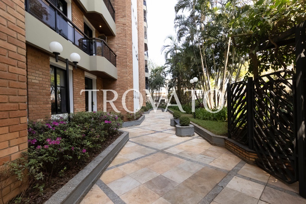 Apartamento à venda , Vila Mariana, 4 quartos, 2 suites, 2 vagas, depósito, 176m2, piscina, academia, squash, ao lado do parque Ibirapuera