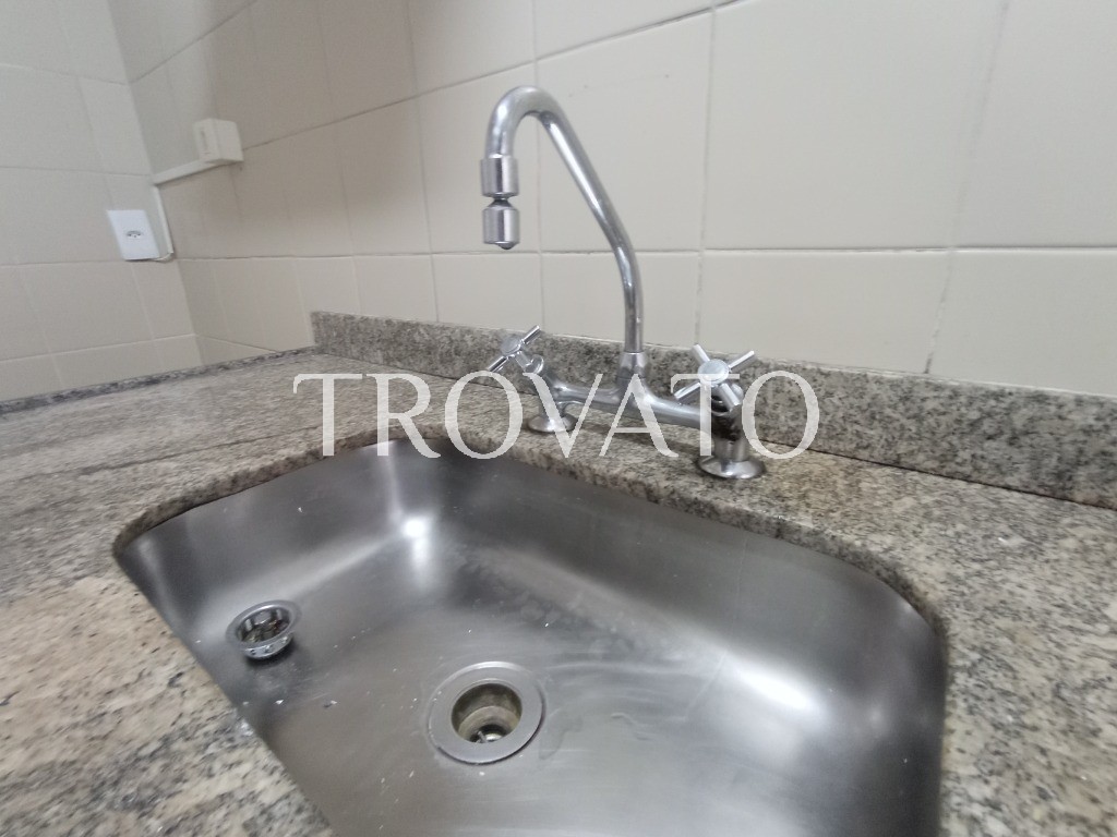 Apartamento reformado, à venda na Vila Gomes Cardim, Tatuapé, 2 Dormitórios com 1 Suíte, Sacada, 2 vagas, com piscina, ao lado Colégio Mendel.