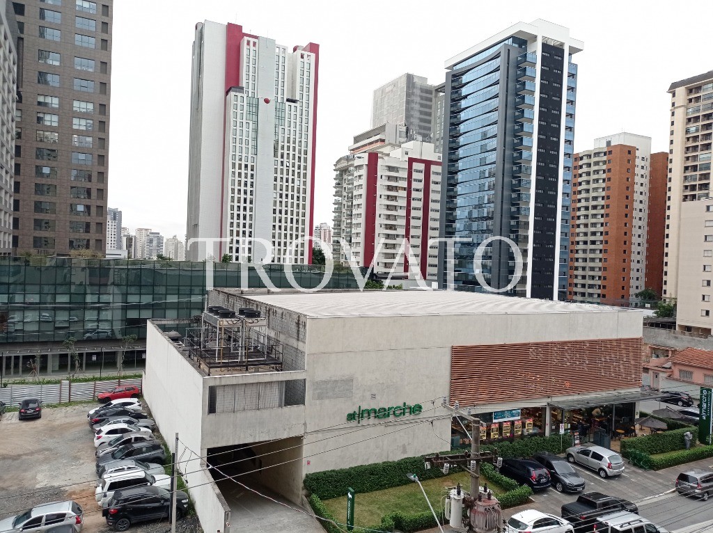 Apartamento reformado, à venda na Vila Gomes Cardim, Tatuapé, 2 Dormitórios com 1 Suíte, Sacada, 2 vagas, com piscina, ao lado Colégio Mendel.