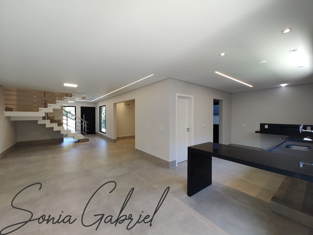 Casa, 4 quartos, 236 m² - Foto 1