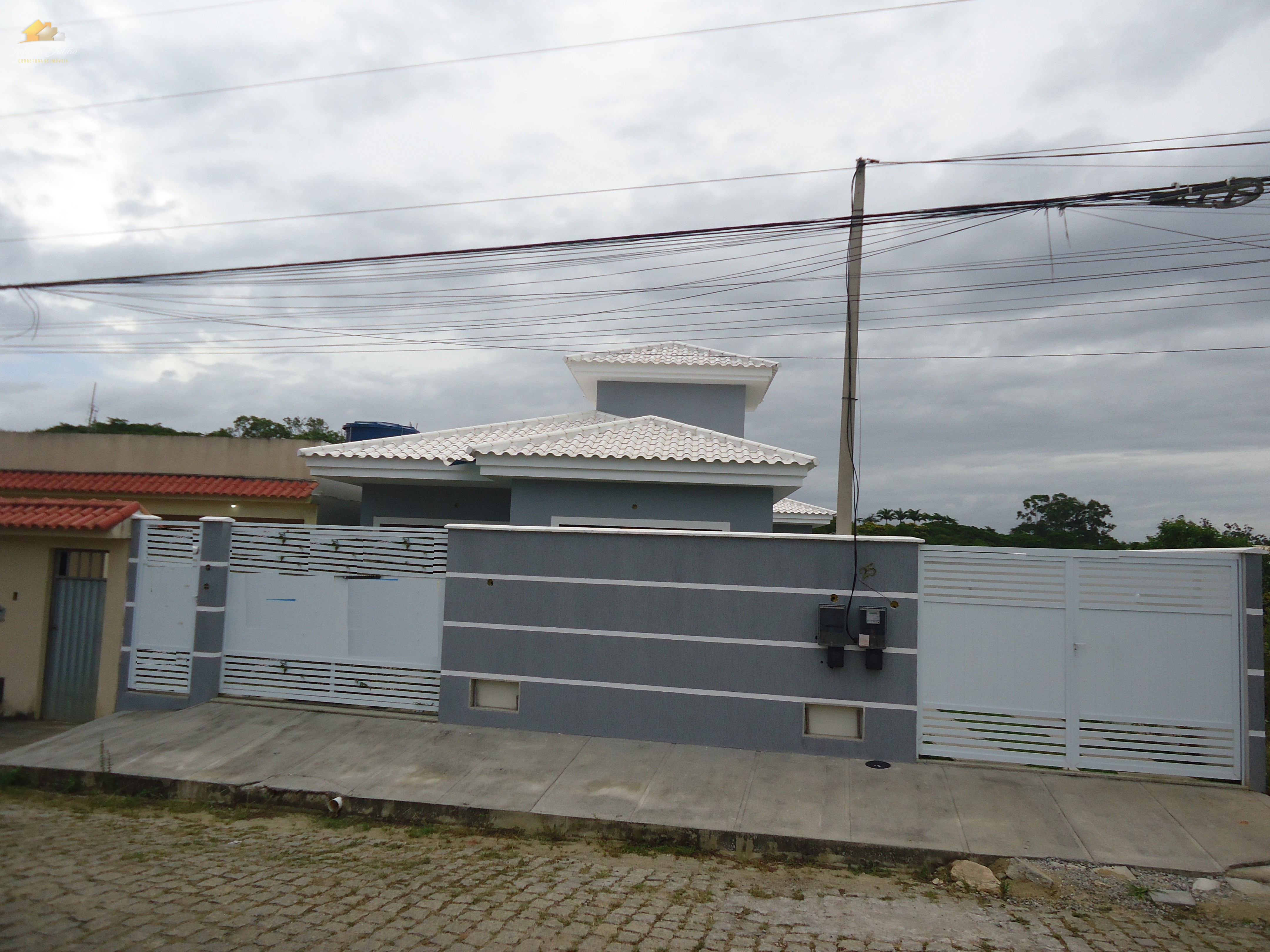 Casa à venda com 3 quartos, 80m² - Foto 1