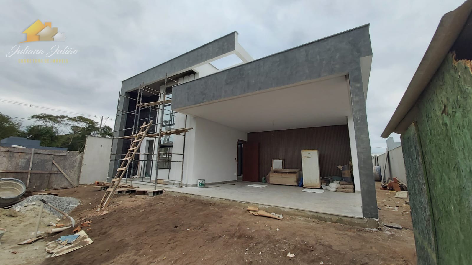 Casa à venda com 3 quartos, 224m² - Foto 2