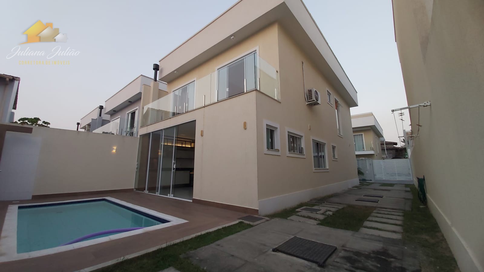 Casa à venda com 3 quartos, 139m² - Foto 1