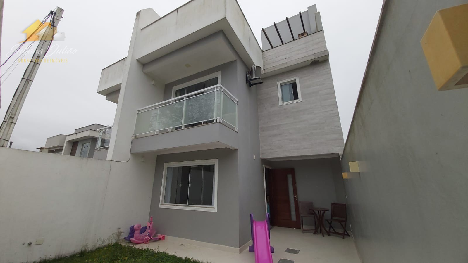 Casa à venda com 2 quartos, 100m² - Foto 1