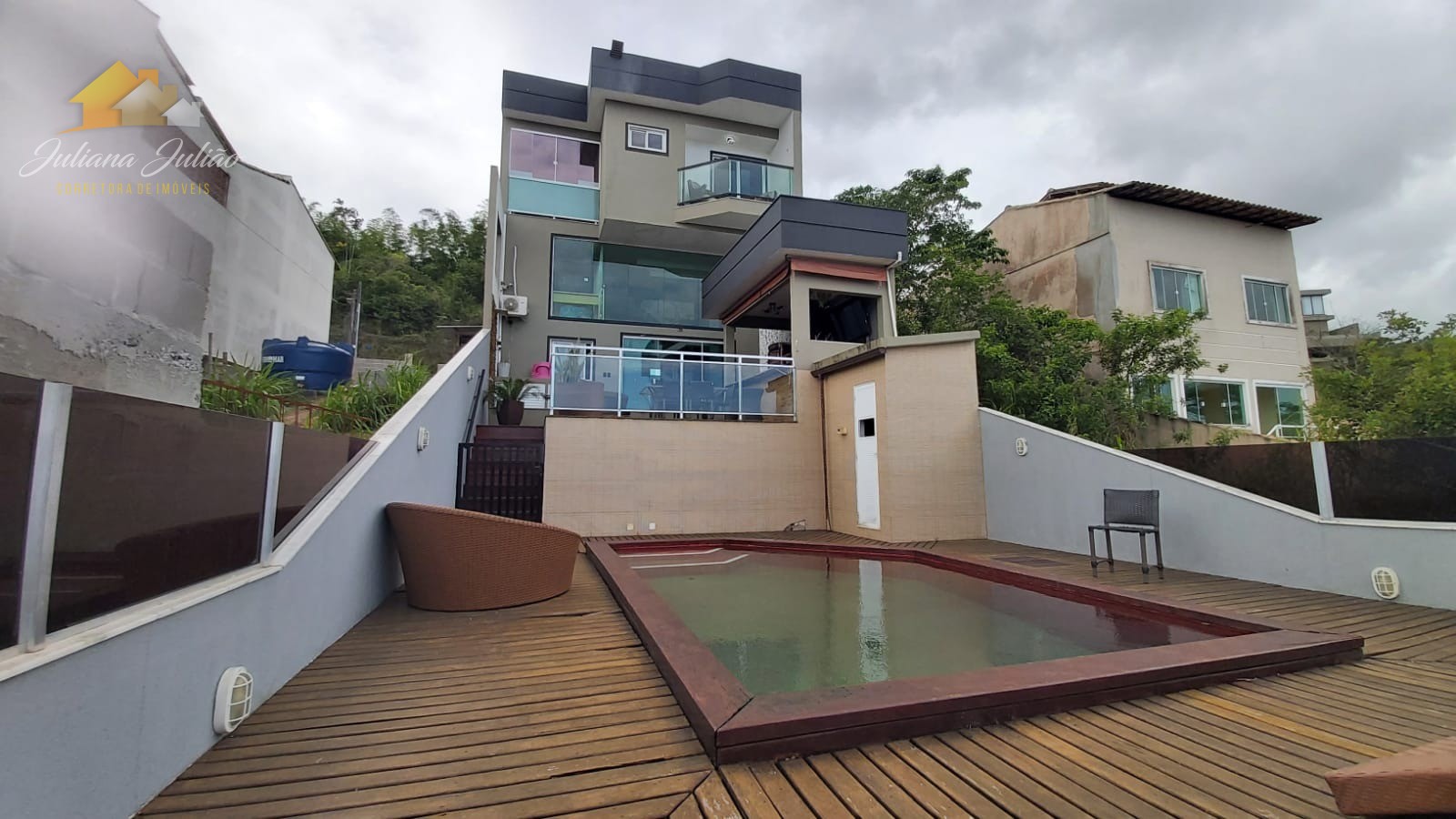 Casa à venda com 3 quartos, 250m² - Foto 1