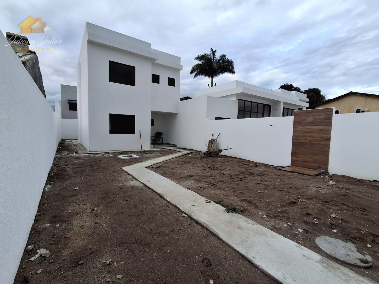 Casa à venda com 4 quartos, 115m² - Foto 1