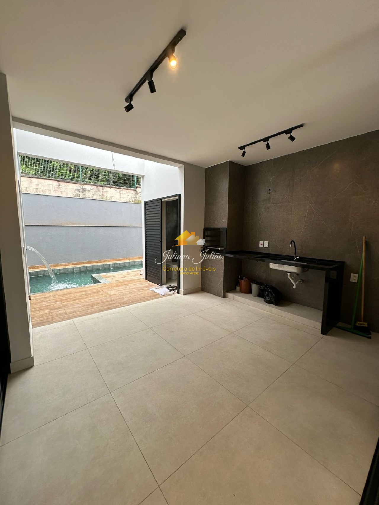 Casa à venda com 3 quartos, 184m² - Foto 4