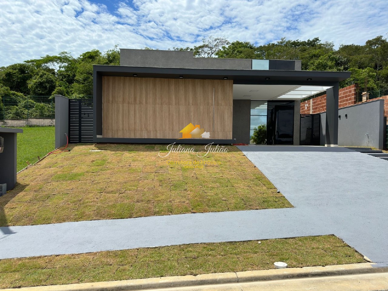 Casa à venda com 3 quartos, 184m² - Foto 1