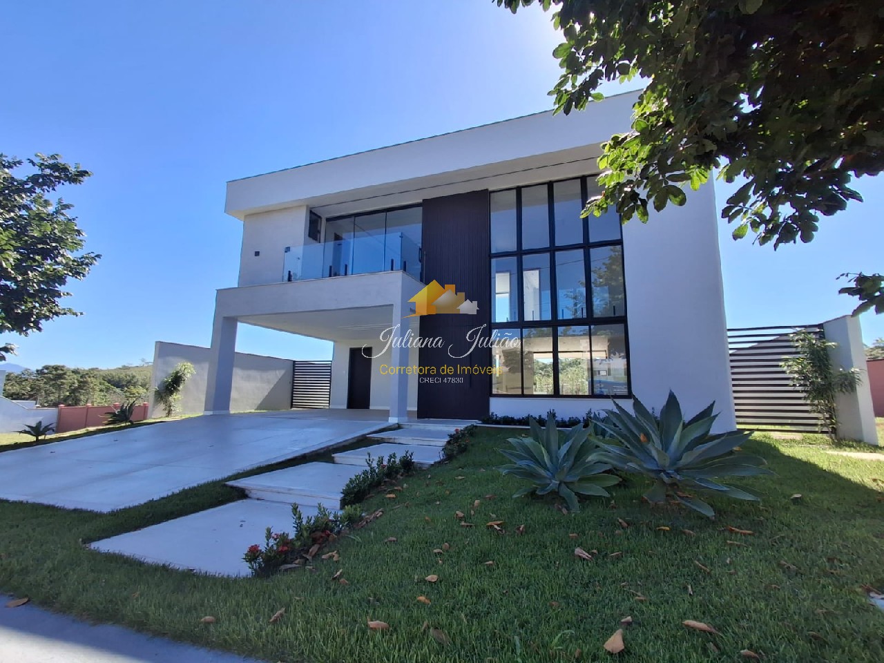 Casa à venda com 3 quartos, 233m² - Foto 1