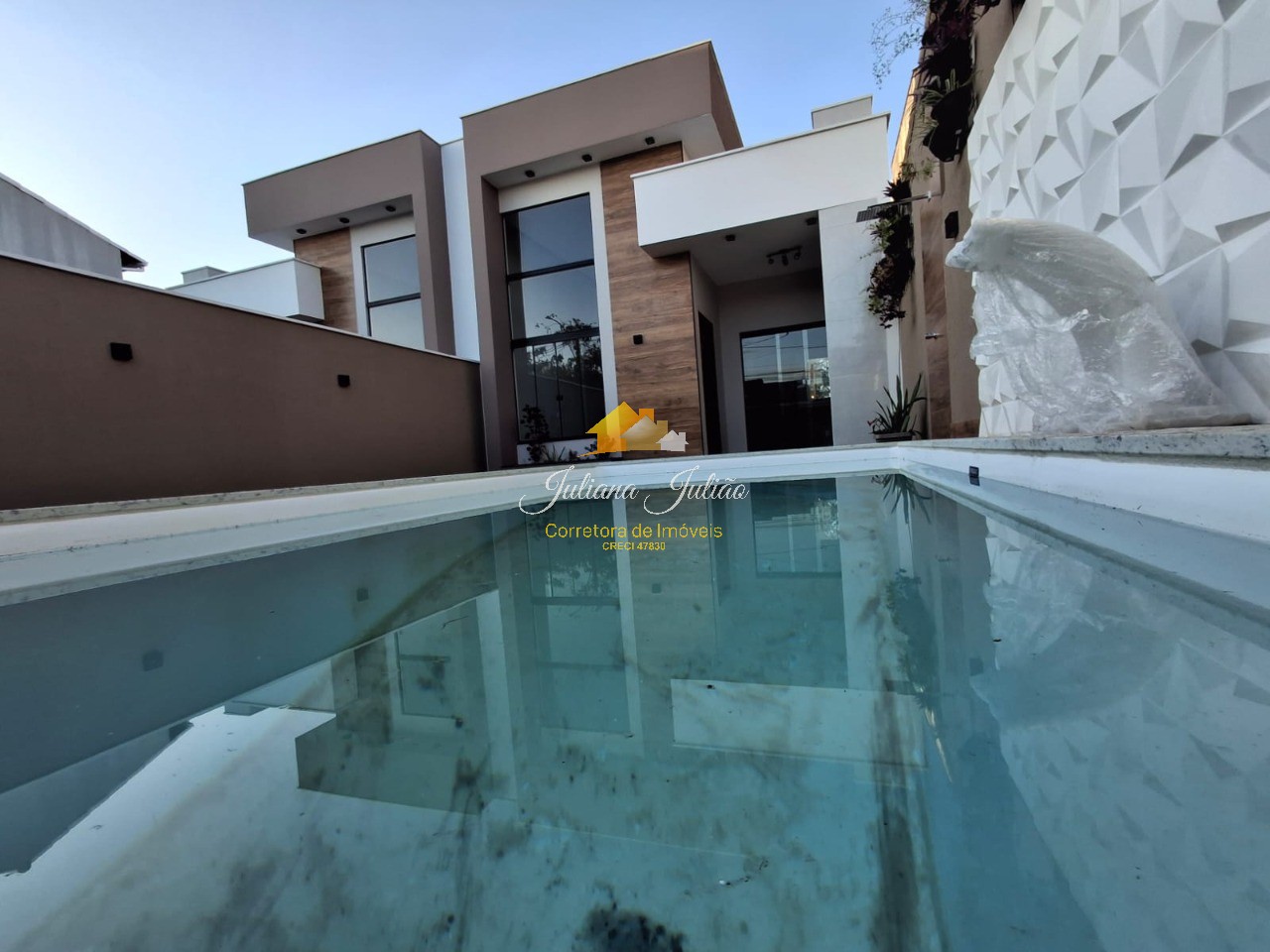 Casa à venda com 3 quartos, 89m² - Foto 1