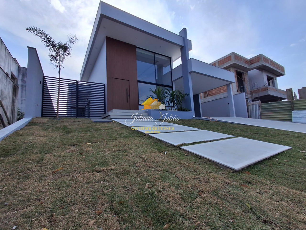Casa à venda com 3 quartos, 206m² - Foto 1