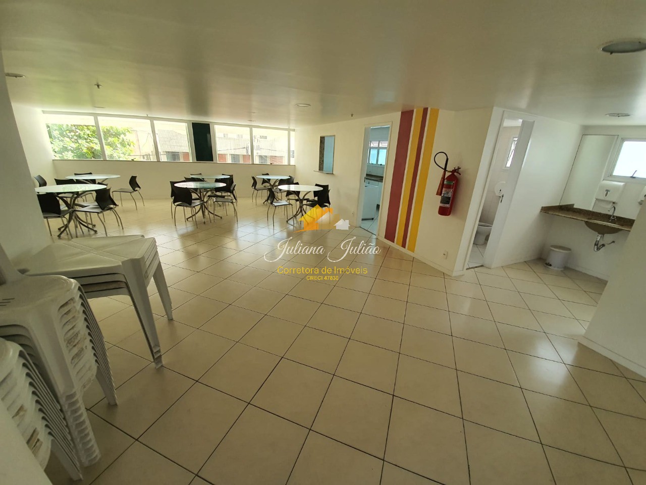Apartamento à venda com 2 quartos, 68m² - Foto 4