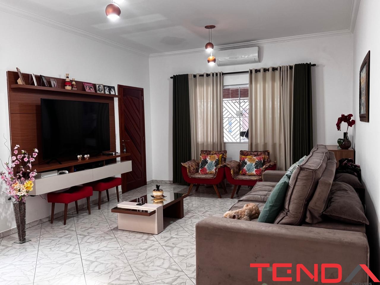 Casa, 4 quartos, 185 m² - Foto 1