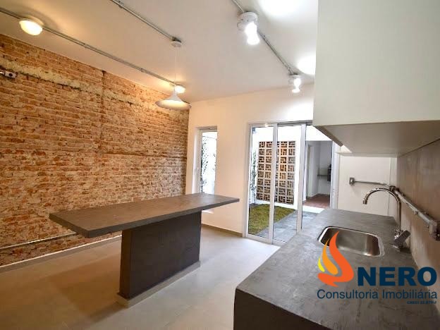 Excelente oportunidade! Casa à venda ou locação em São Paulo-SP, na Parada Inglesa. 2 quartos, 1 banheiro, 1 vaga de garagem, 138,00 m² de área. Ao lado do metrô.