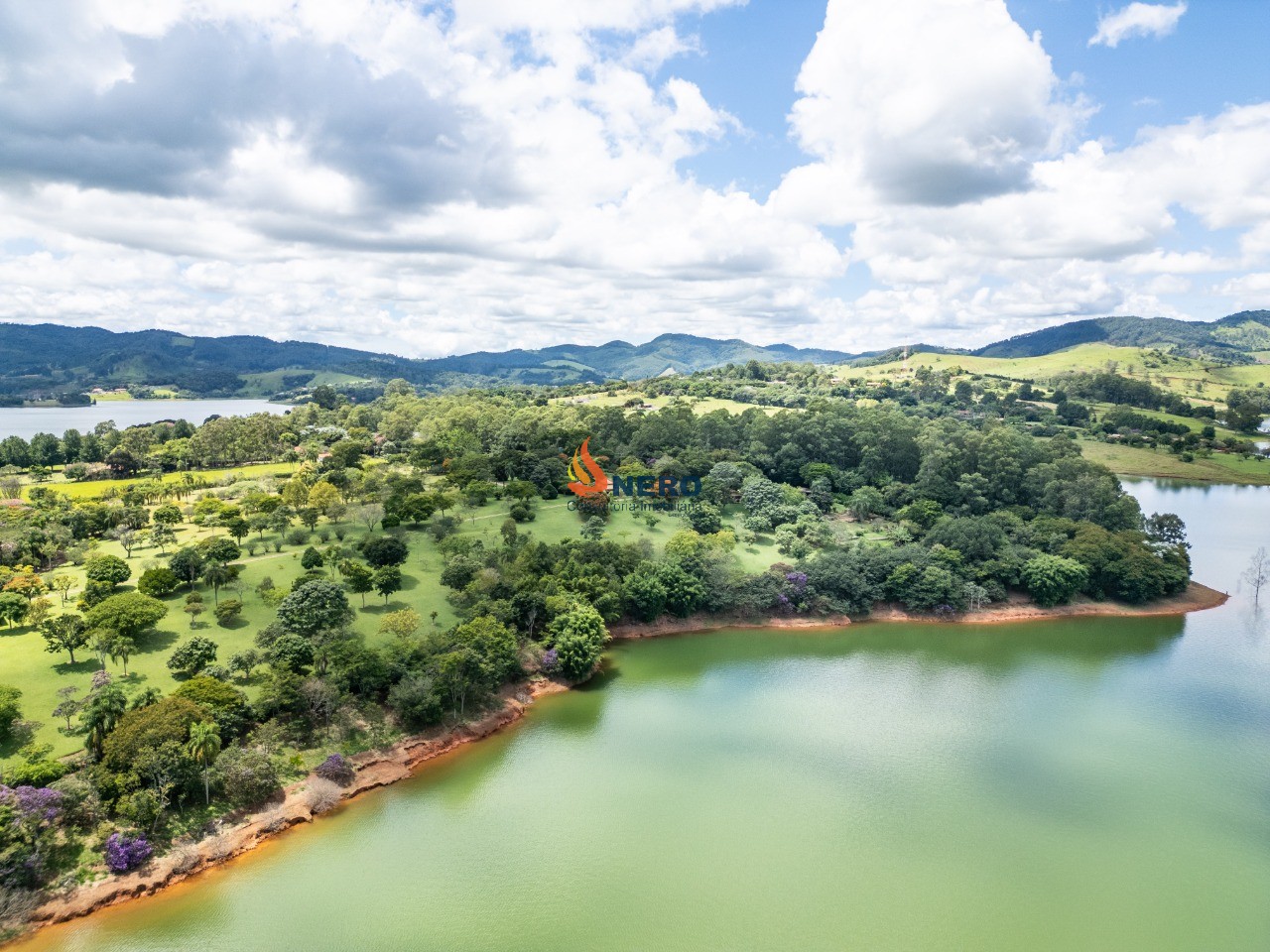 Oportunidade única: Sitio de 102.794m² à venda em Piracaia-SP!