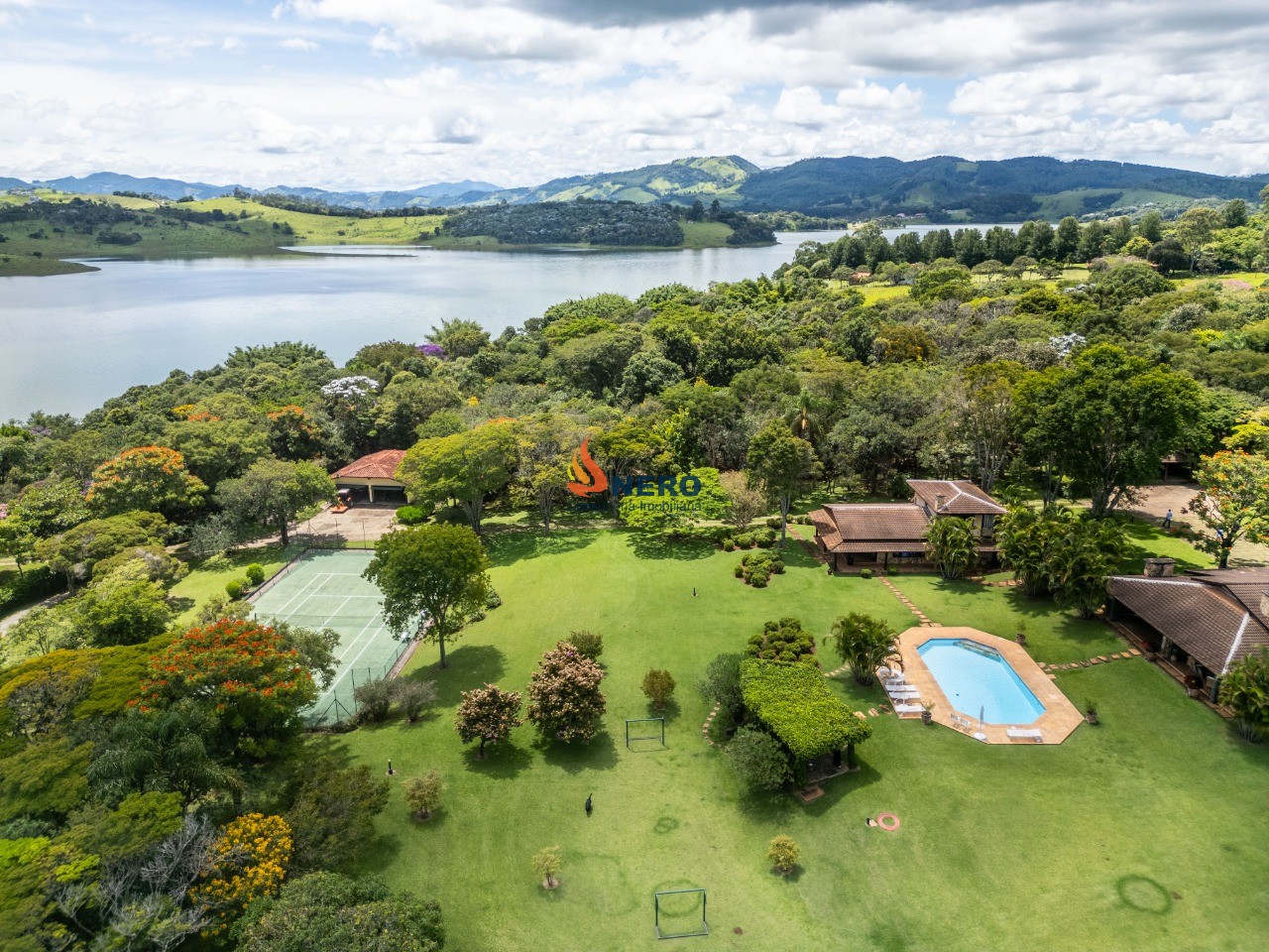 Oportunidade única: Sitio de 102.794m² à venda em Piracaia-SP!