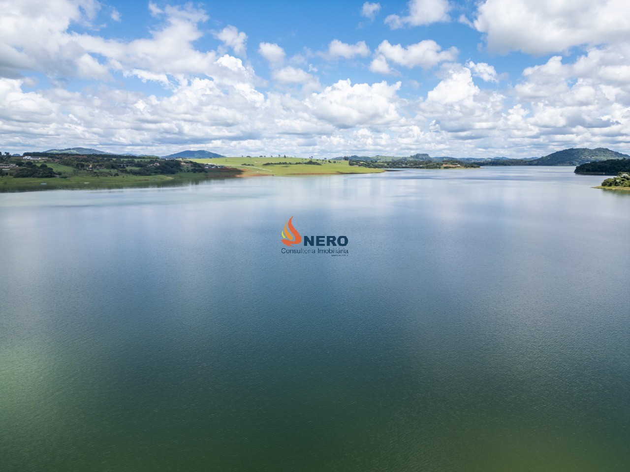 Oportunidade única: Sitio de 102.794m² à venda em Piracaia-SP!