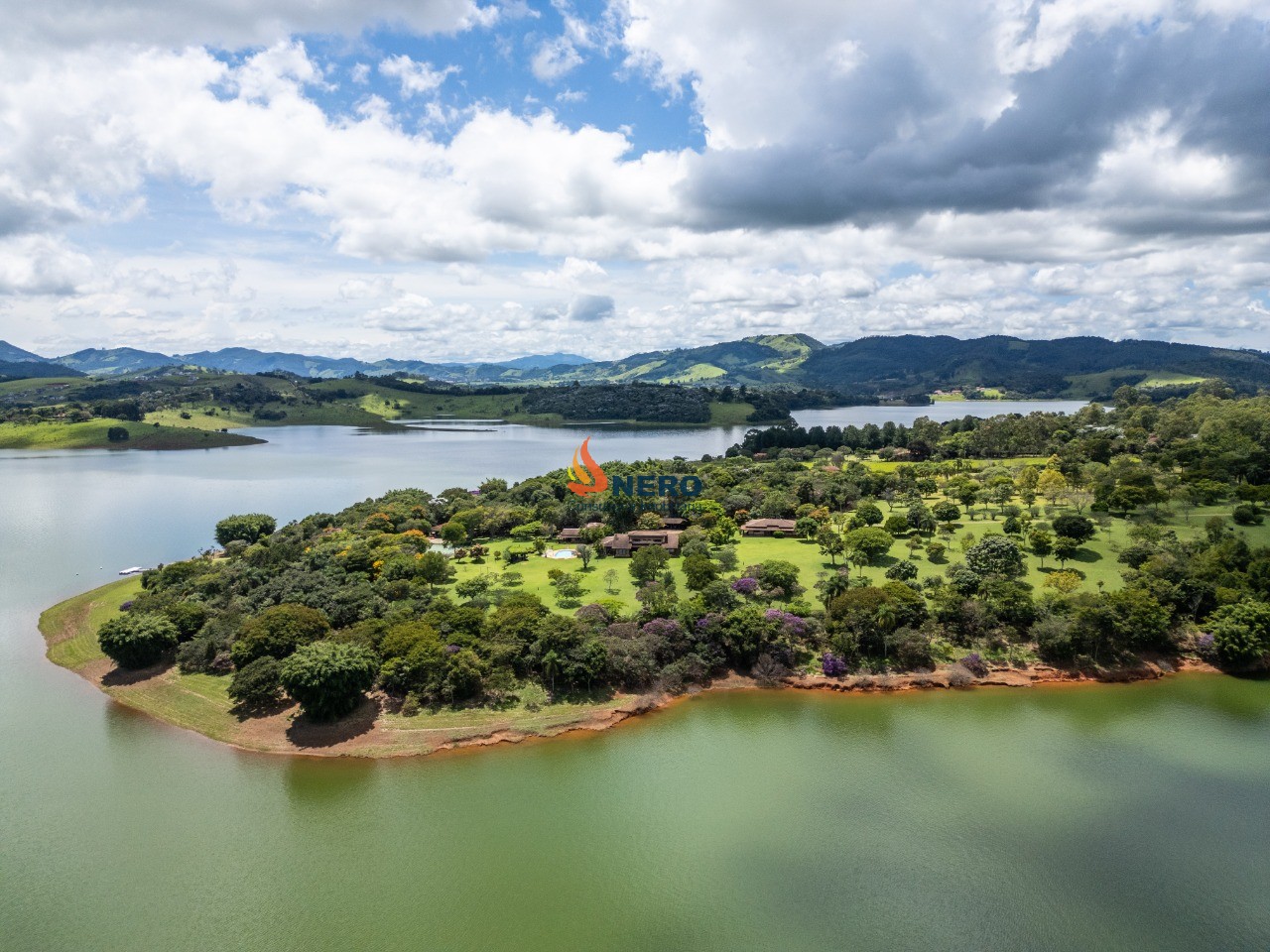 Oportunidade única: Sitio de 102.794m² à venda em Piracaia-SP!