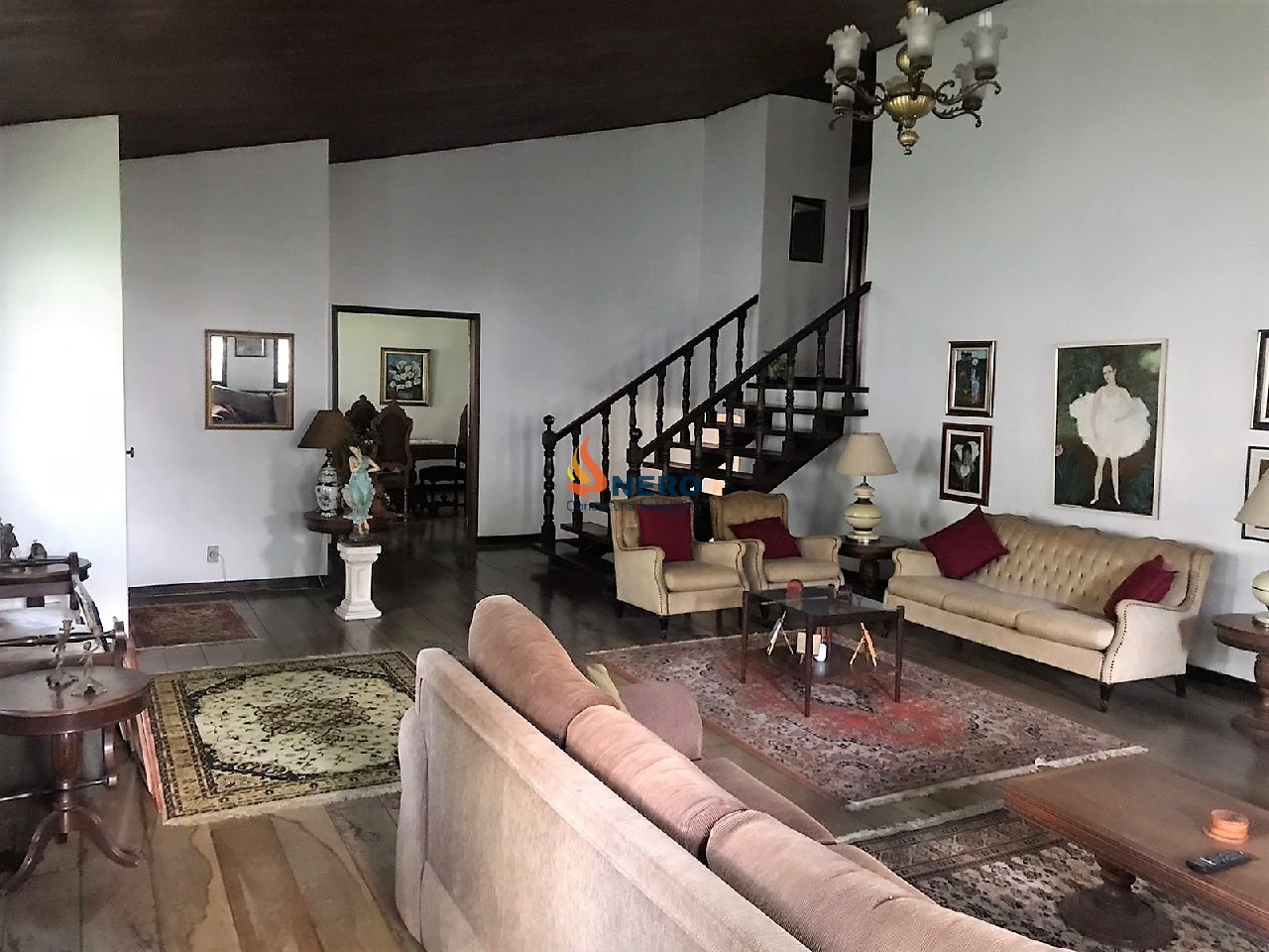 Casa de Luxo em Interlagos: 4 quartos, 1 suíte, 2 salas, 4 banheiros, 5 vagas na cidade de São Paulo-SP - 330m².