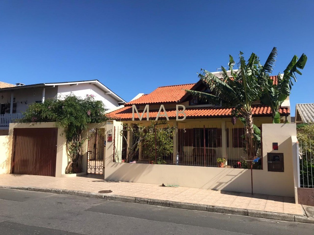 Imperdível casa à venda em Florianópolis-SC, bairro Ingleses: 5 quartos, 1 suíte, 3 salas, 4 banheiros, 3 vagas, 225m².