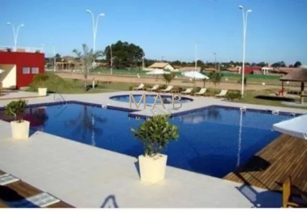 Casa em Condomínio de Alto Padrão em São João do Rio Vermelho - Florianópolis-SC: 4 quartos, 2 suítes, 2 salas, 3 banheiros, 1 vaga, 200m².
