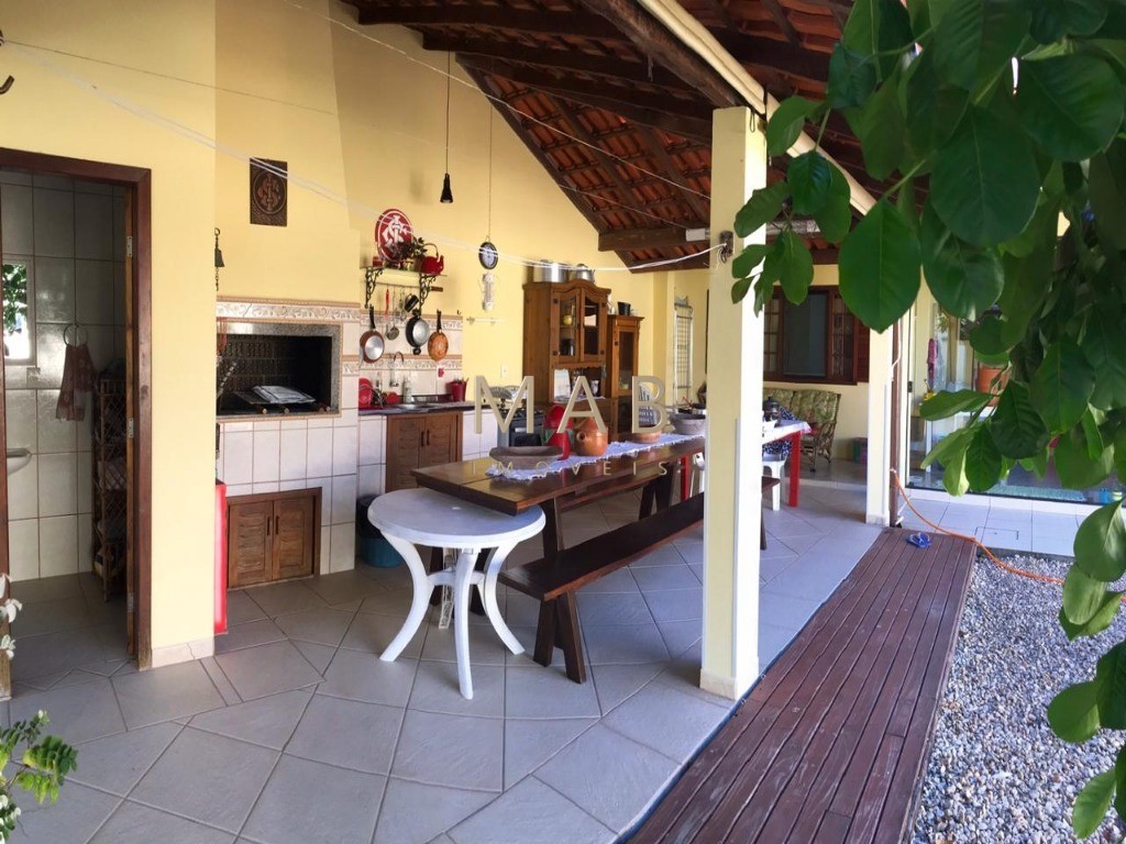 Imperdível casa à venda em Florianópolis-SC, bairro Ingleses: 5 quartos, 1 suíte, 3 salas, 4 banheiros, 3 vagas, 225m².