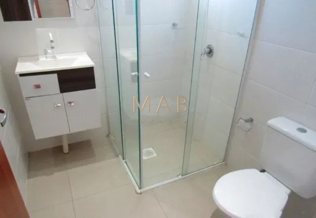 Casa em Condomínio de Alto Padrão em São João do Rio Vermelho - Florianópolis-SC: 4 quartos, 2 suítes, 2 salas, 3 banheiros, 1 vaga, 200m².