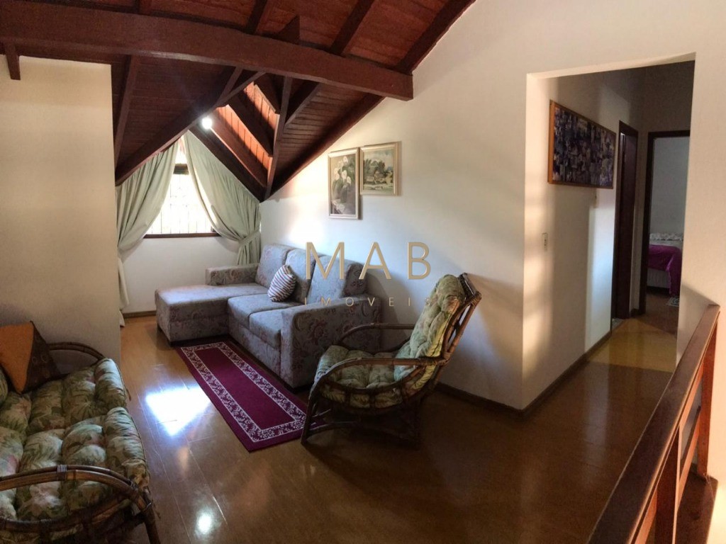Imperdível casa à venda em Florianópolis-SC, bairro Ingleses: 5 quartos, 1 suíte, 3 salas, 4 banheiros, 3 vagas, 225m².