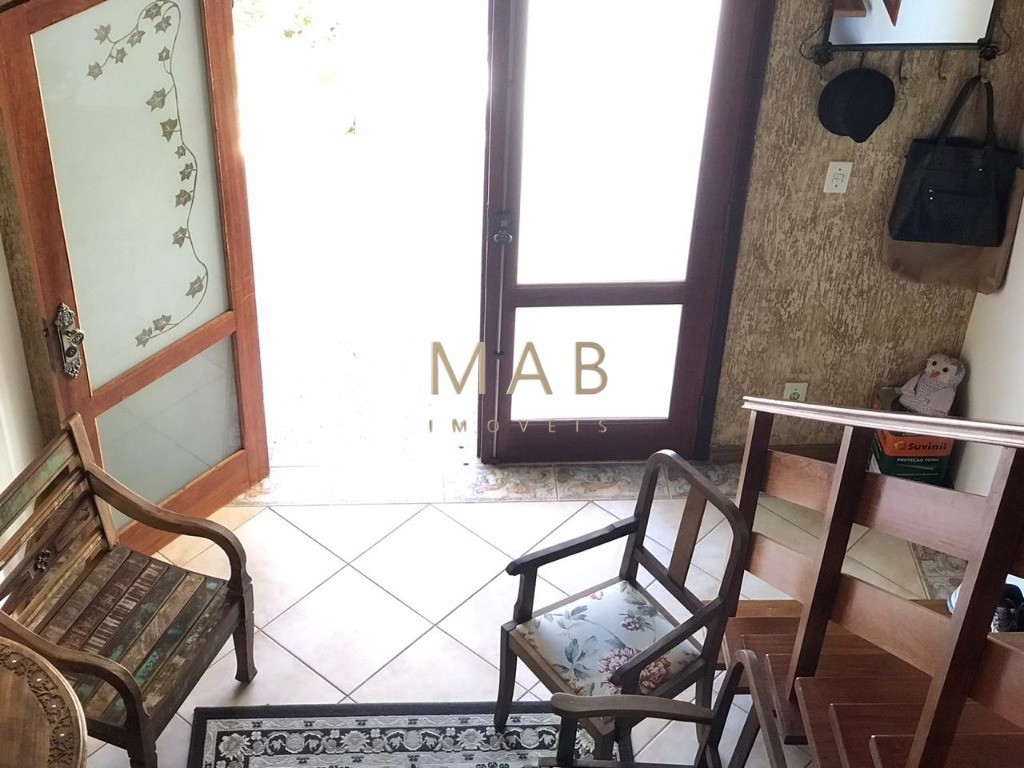 Imperdível casa à venda em Florianópolis-SC, bairro Ingleses: 5 quartos, 1 suíte, 3 salas, 4 banheiros, 3 vagas, 225m².