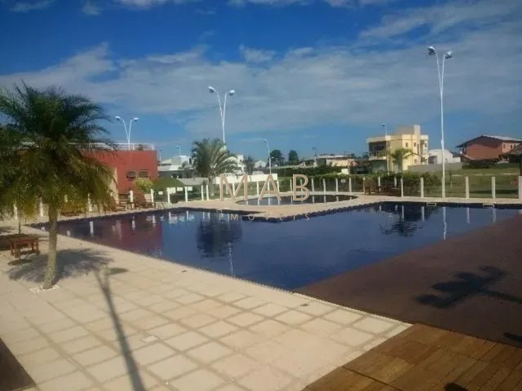 Casa em Condomínio de Alto Padrão em São João do Rio Vermelho - Florianópolis-SC: 4 quartos, 2 suítes, 2 salas, 3 banheiros, 1 vaga, 200m².