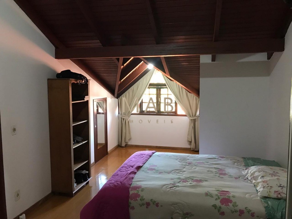 Imperdível casa à venda em Florianópolis-SC, bairro Ingleses: 5 quartos, 1 suíte, 3 salas, 4 banheiros, 3 vagas, 225m².