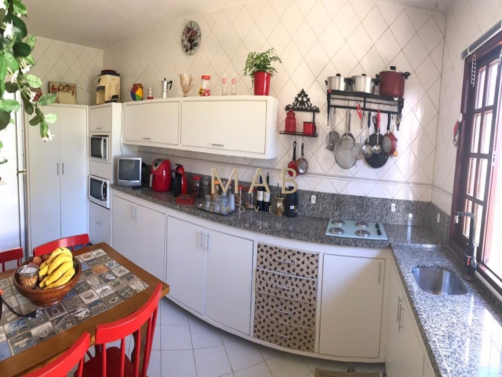 Imperdível casa à venda em Florianópolis-SC, bairro Ingleses: 5 quartos, 1 suíte, 3 salas, 4 banheiros, 3 vagas, 225m².