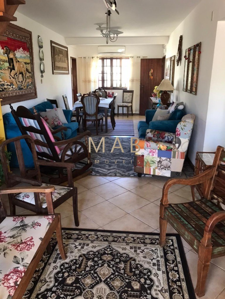 Imperdível casa à venda em Florianópolis-SC, bairro Ingleses: 5 quartos, 1 suíte, 3 salas, 4 banheiros, 3 vagas, 225m².