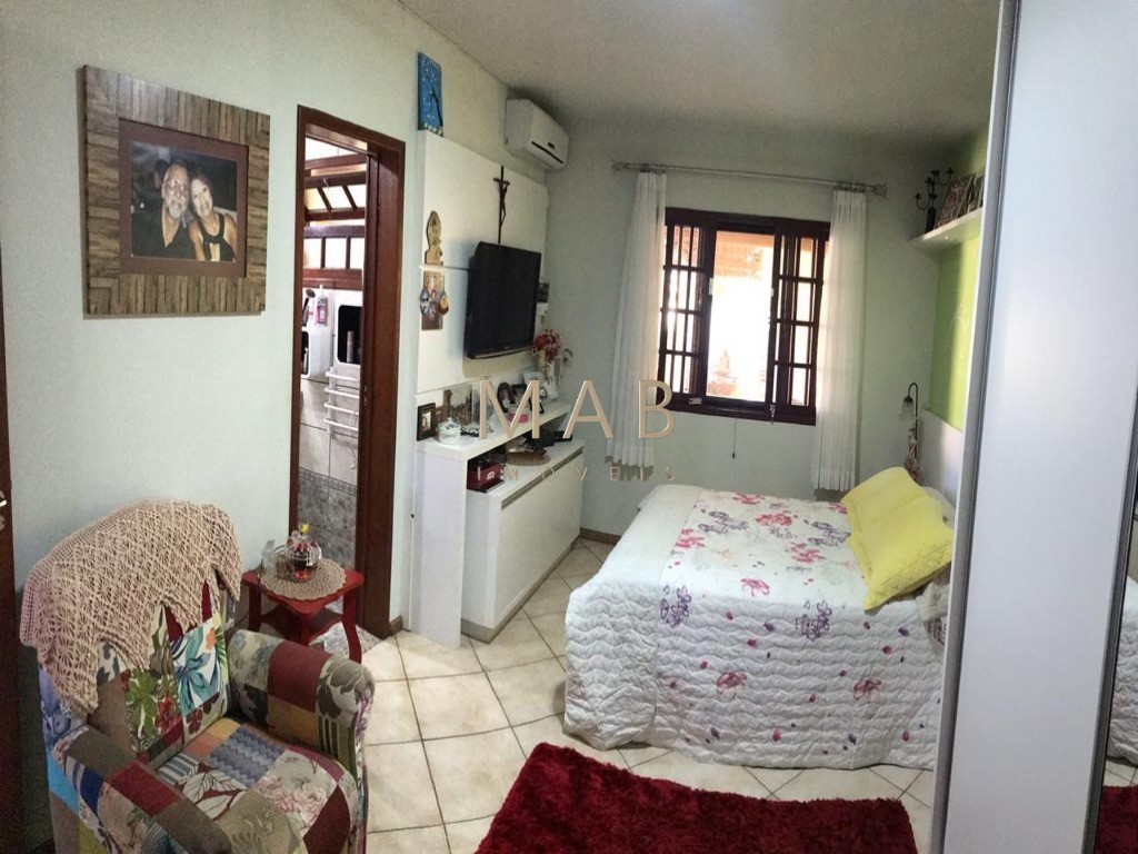 Imperdível casa à venda em Florianópolis-SC, bairro Ingleses: 5 quartos, 1 suíte, 3 salas, 4 banheiros, 3 vagas, 225m².