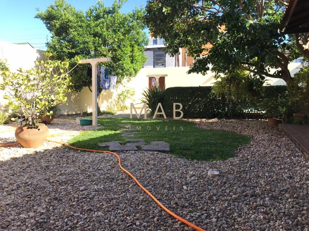 Imperdível casa à venda em Florianópolis-SC, bairro Ingleses: 5 quartos, 1 suíte, 3 salas, 4 banheiros, 3 vagas, 225m².