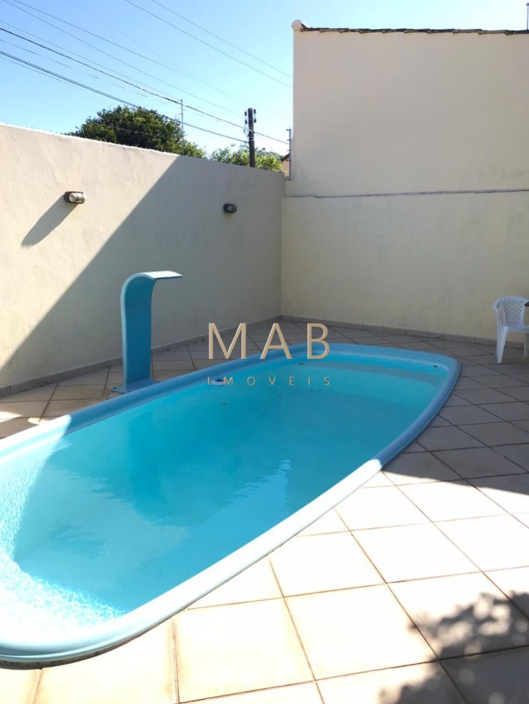 Imperdível casa à venda em Florianópolis-SC, bairro Ingleses: 5 quartos, 1 suíte, 3 salas, 4 banheiros, 3 vagas, 225m².